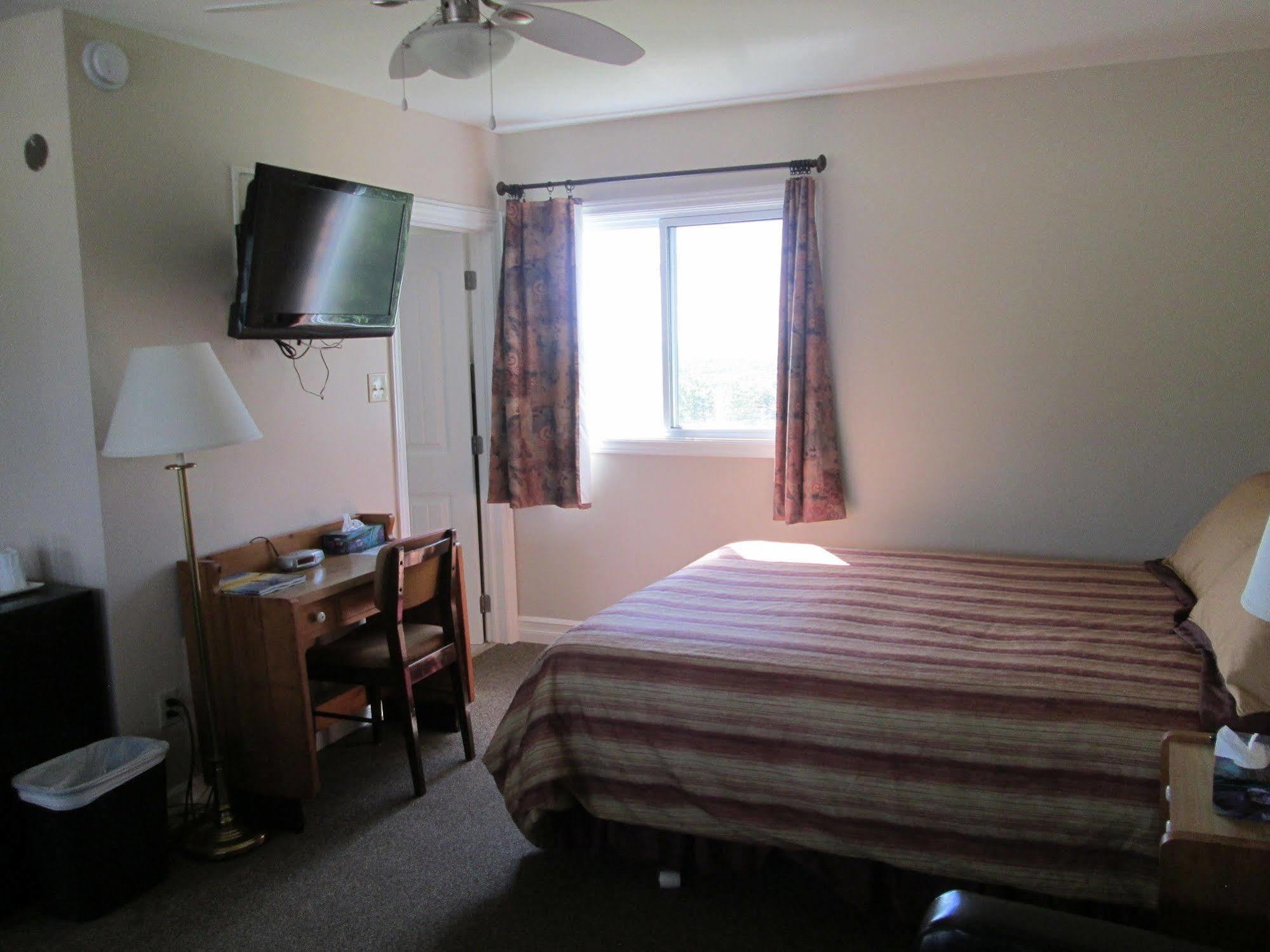 Scenic Motel Монктън Екстериор снимка